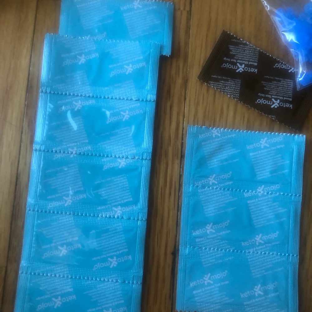 Keto-Mojo GK+ Blood Glucose & β-Ketone Monitoring System - Teal/White - Picture 5 of 9